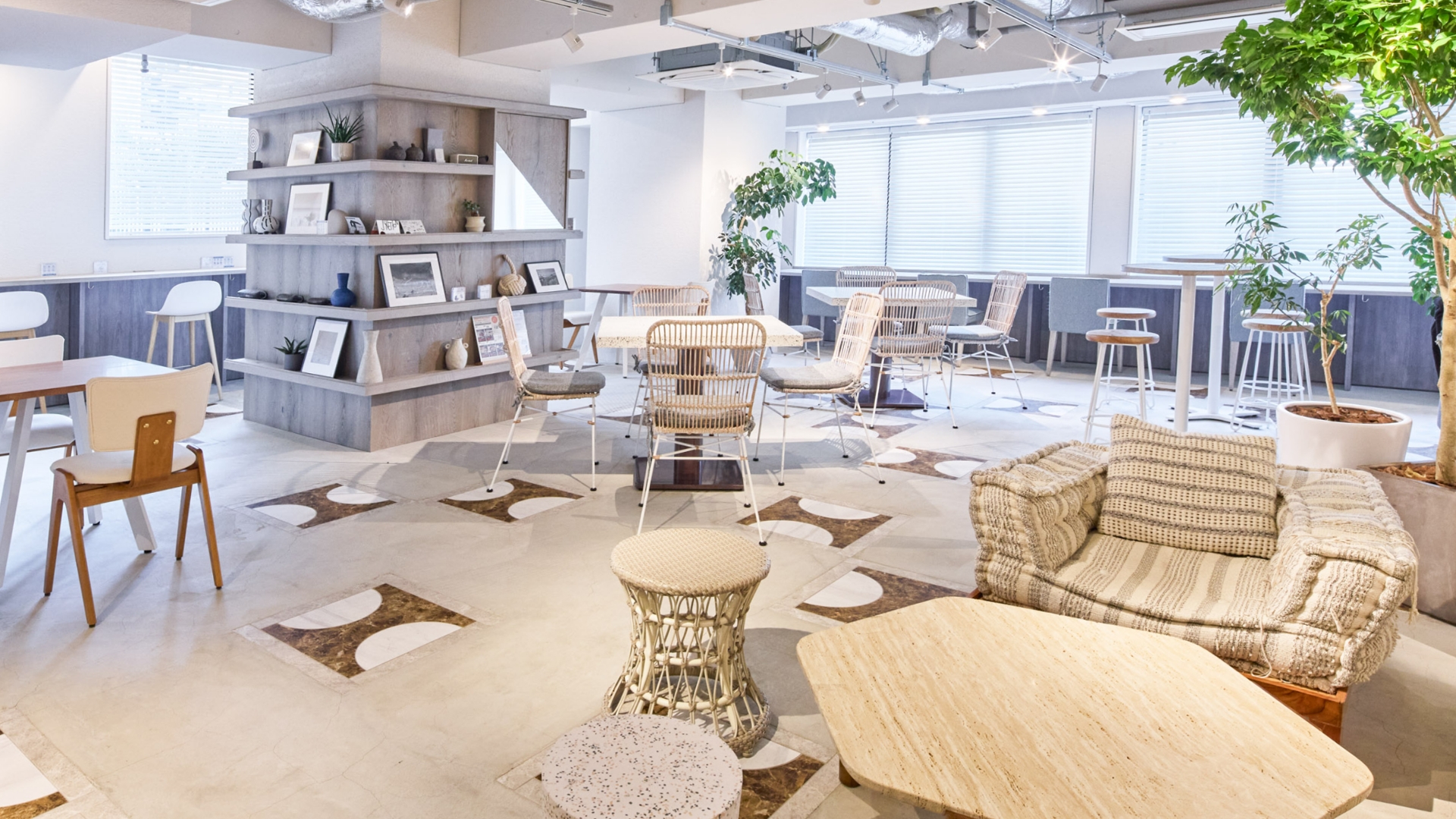 THE N3(ザ・エヌスリー)4階ラウンジの画像